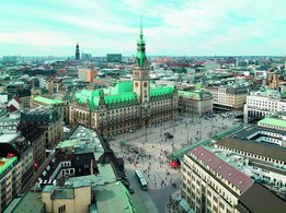 Pogled na gradsku skupštinu i panorama grada u Hamburgu